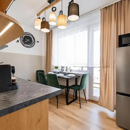 Apartmán Spacious Family For 6 - Lift & Balcony