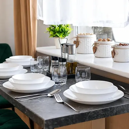 Apartmán Spacious Family For 6 - Lift & Balcony