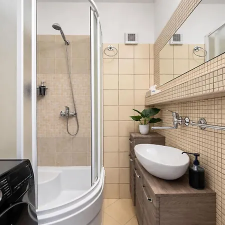 Spacious Family For 6 - Lift & Balcony Apartmán