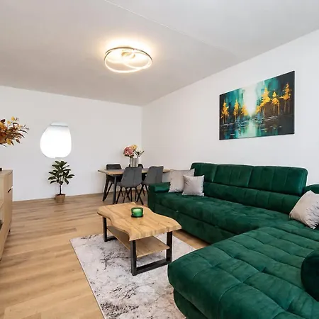 Spacious Family For 6 - Lift & Balcony Apartmán