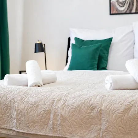 Apartmán Spacious Family For 6 - Lift & Balcony *