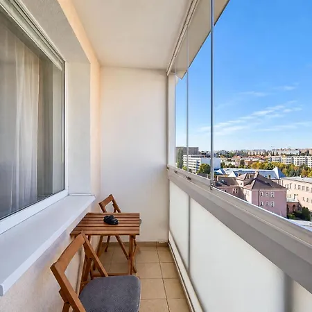 Apartmán Spacious Family For 6 - Lift & Balcony