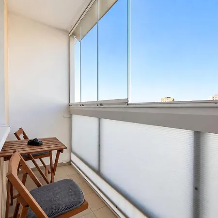 Spacious Family For 6 - Lift & Balcony Apartmán
